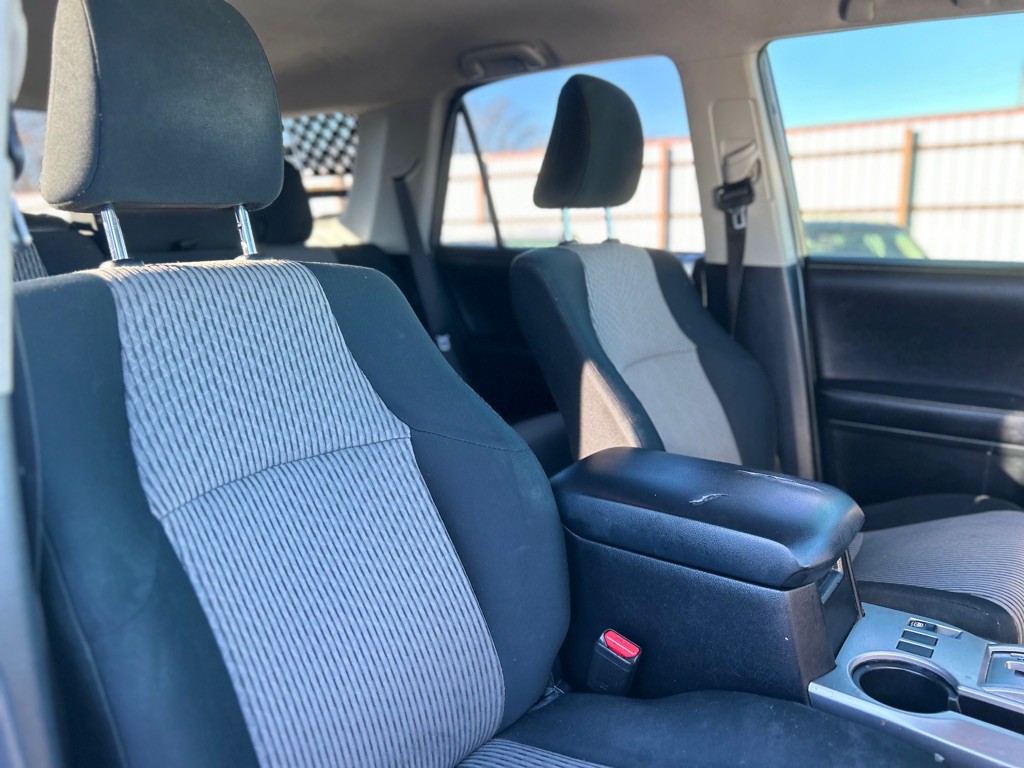 2016 Toyota 4Runner Image 16