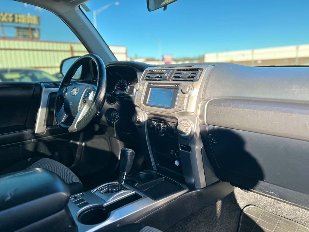 2016 Toyota 4Runner Image 18