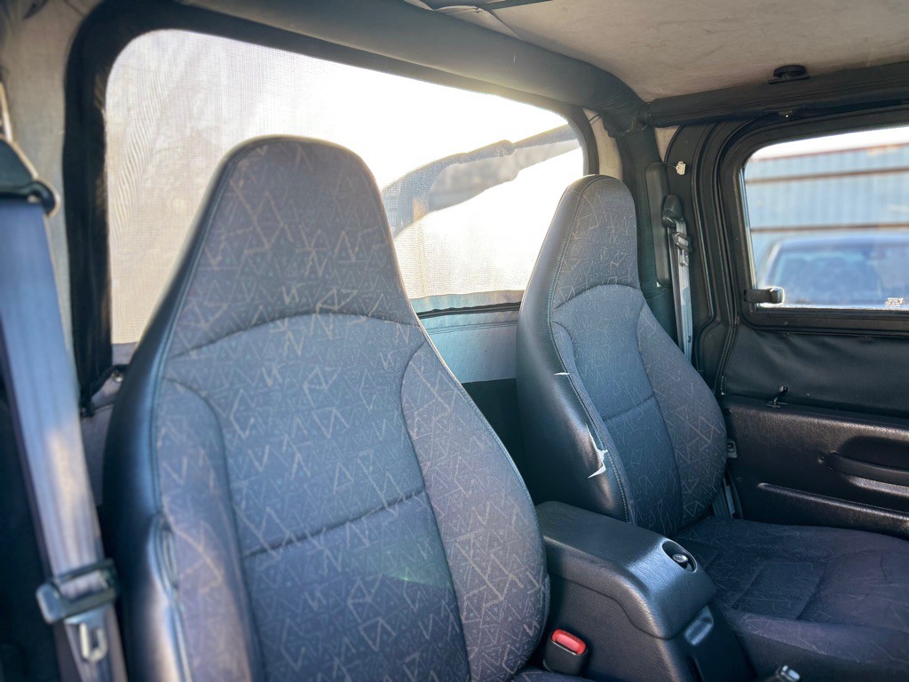 2002 Jeep Wrangler Image 16