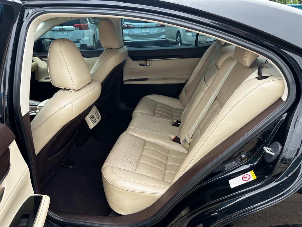 2018 Lexus ES Image 12