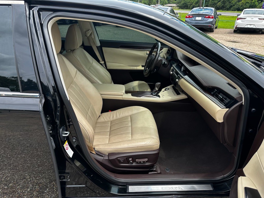 2018 Lexus ES Image 15