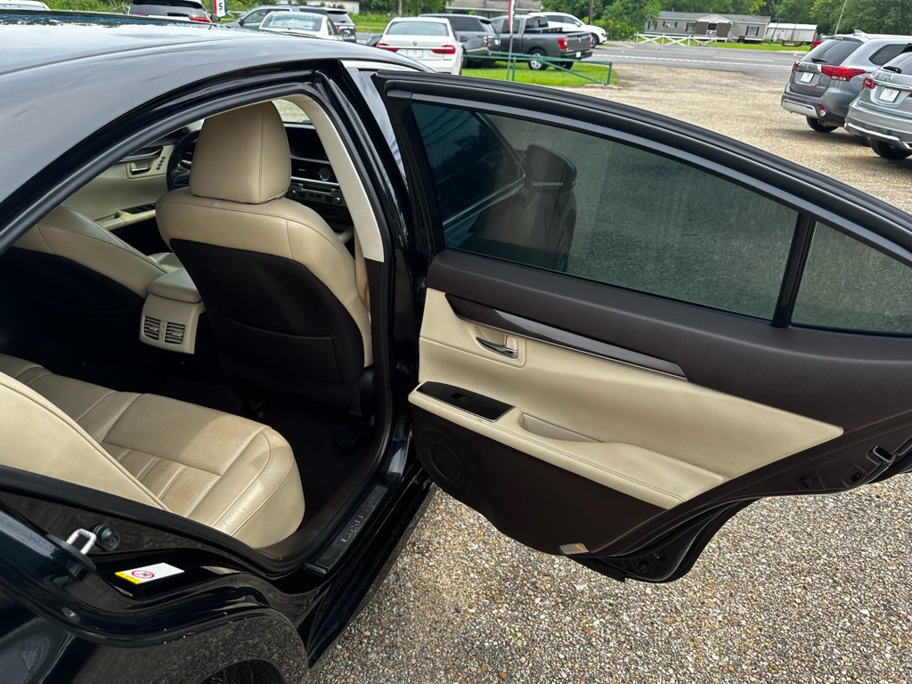 2018 Lexus ES Image 16