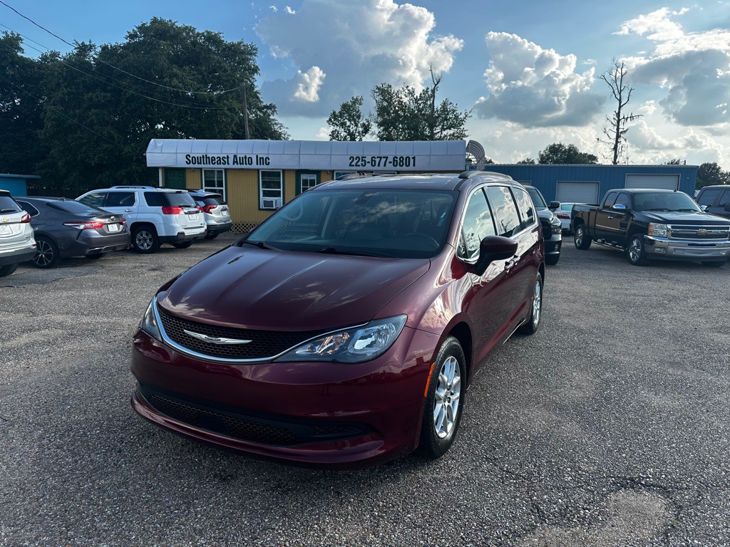 2021 Chrysler Voyager Image 1