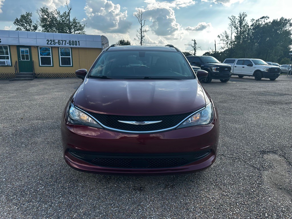 2021 Chrysler Voyager Image 2
