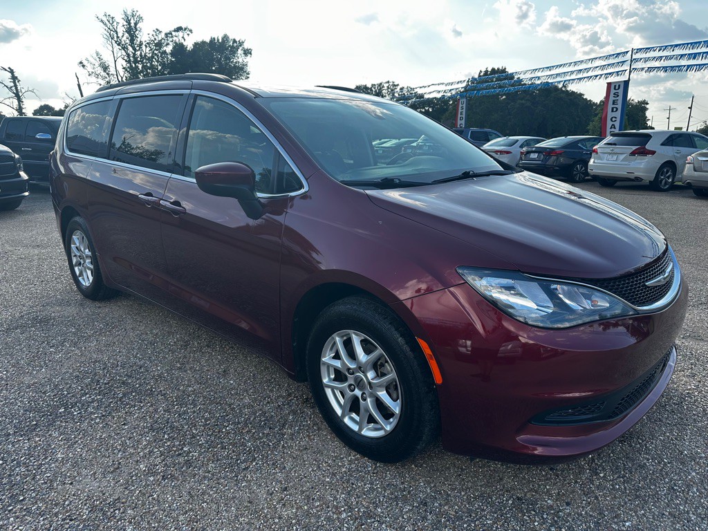 2021 Chrysler Voyager Image 3