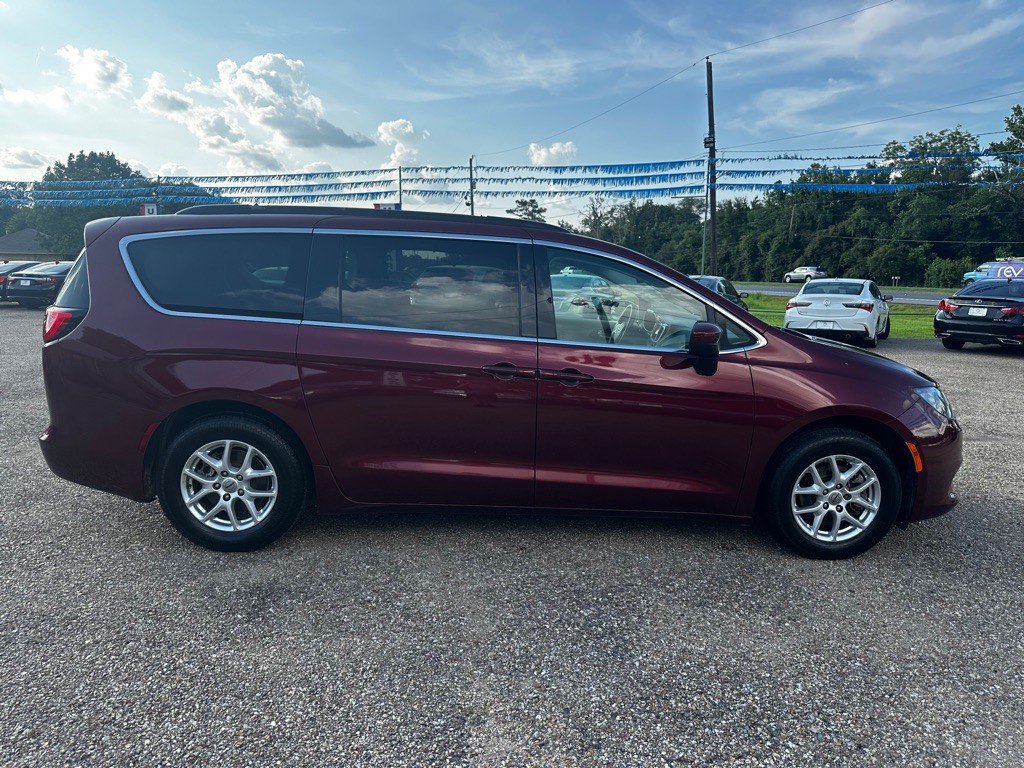 2021 Chrysler Voyager Image 4