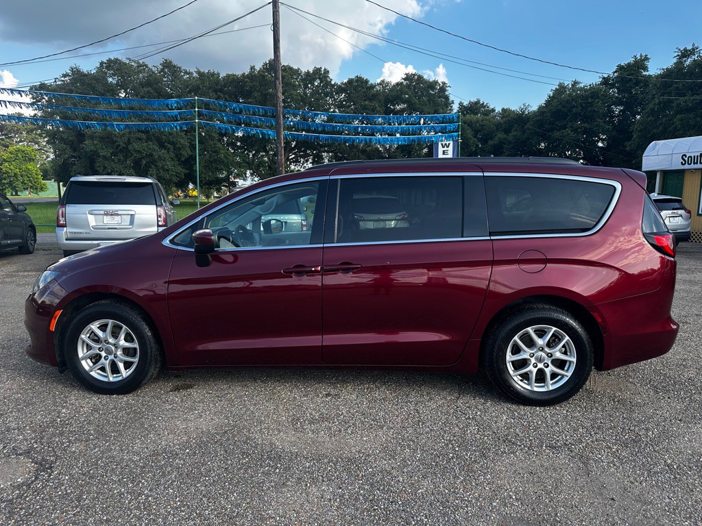 2021 Chrysler Voyager Image 8