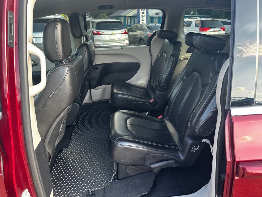 2021 Chrysler Voyager Image 13