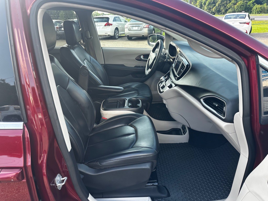 2021 Chrysler Voyager Image 16