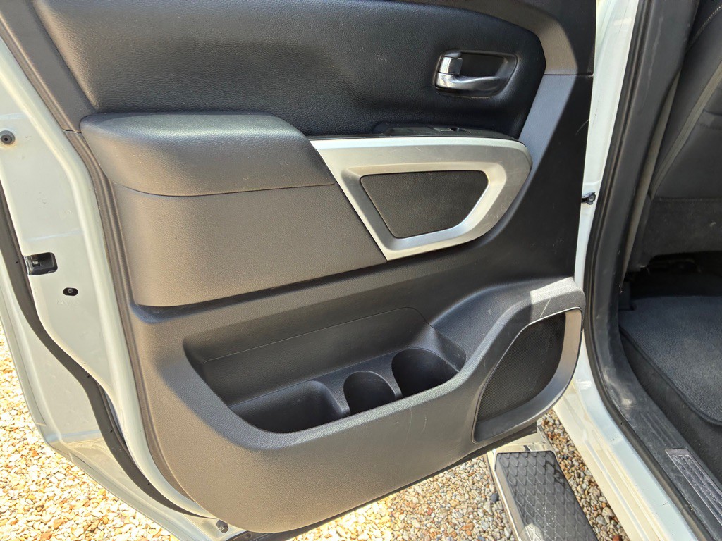 2018 Nissan Titan Image 16