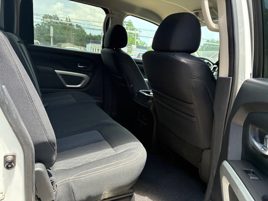 2018 Nissan Titan Image 23