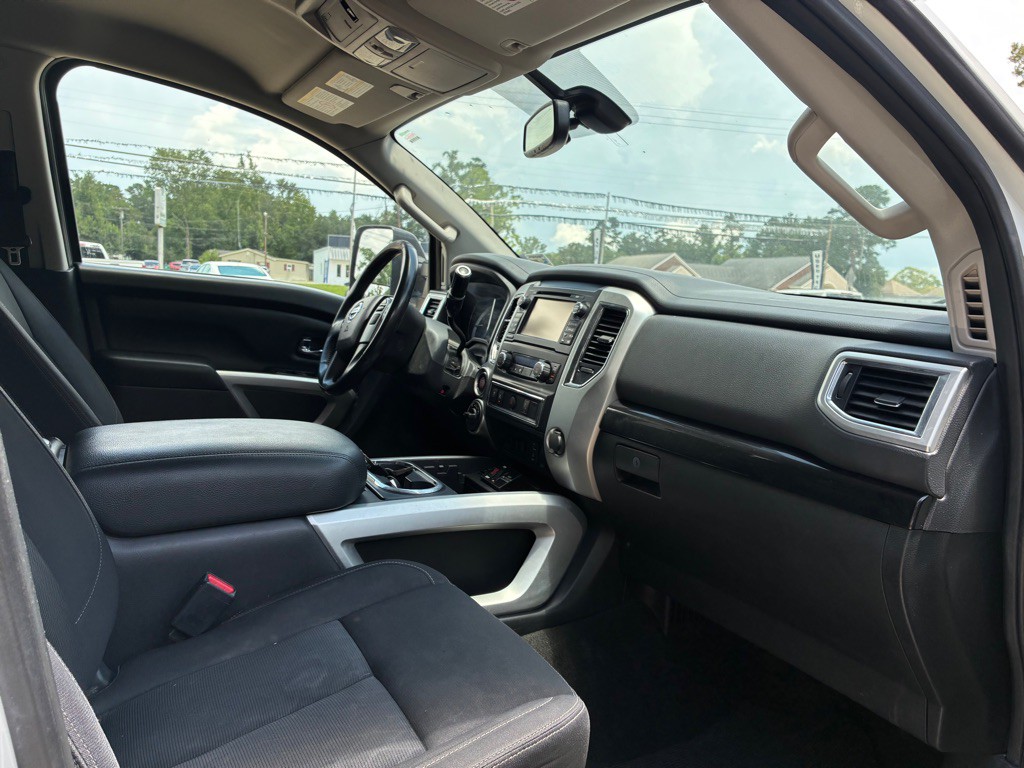 2018 Nissan Titan Image 25
