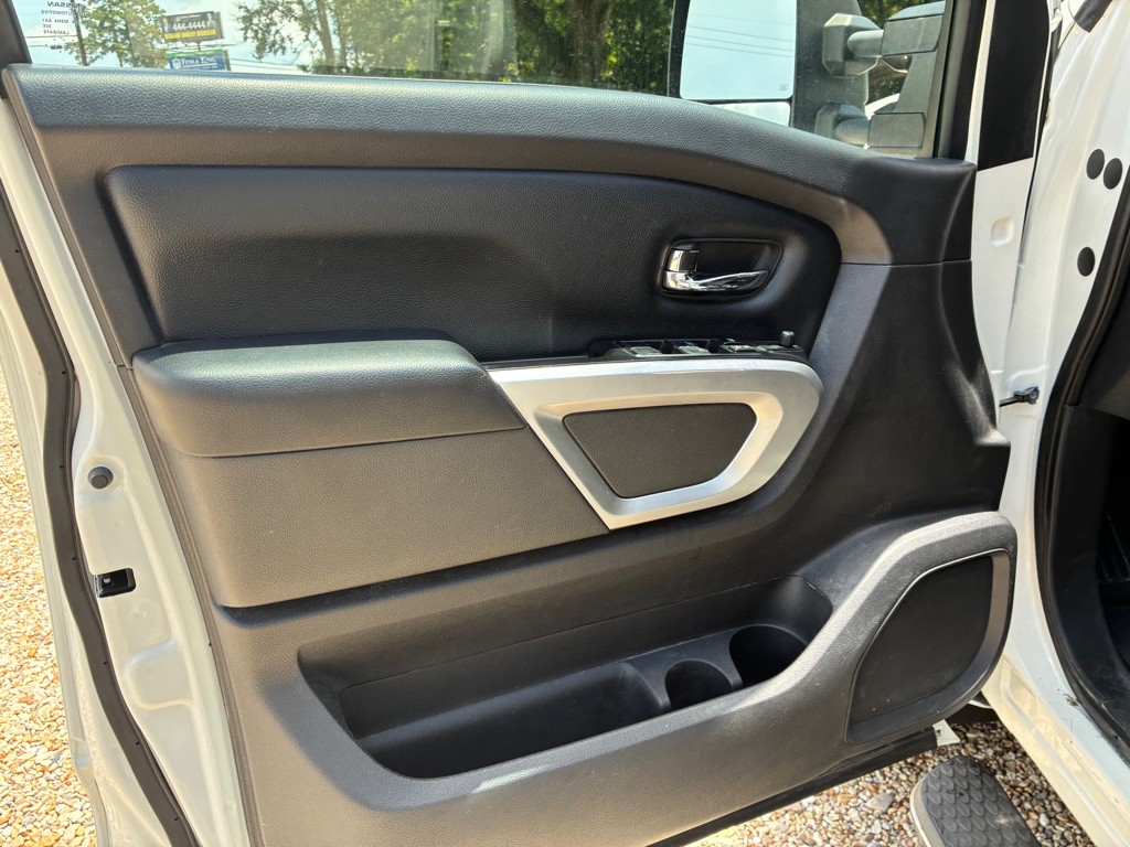 2018 Nissan Titan Image 11