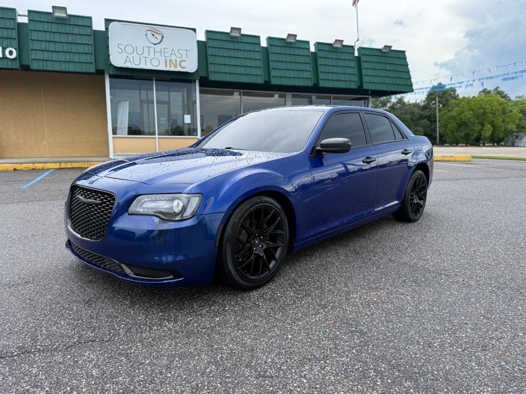 2020 Chrysler 300 Image 1
