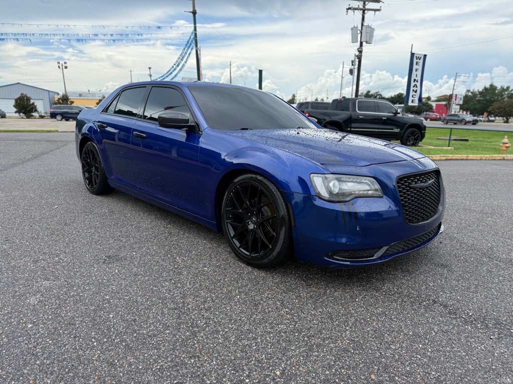 2020 Chrysler 300 Image 3