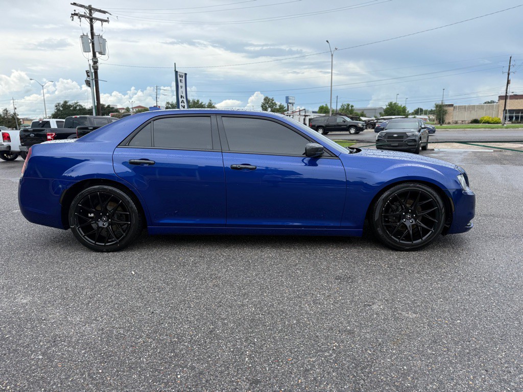 2020 Chrysler 300 Image 4