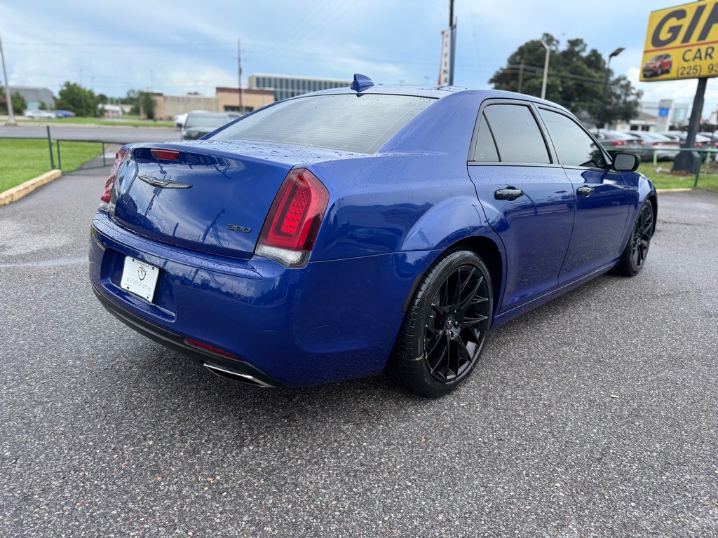 2020 Chrysler 300 Image 5