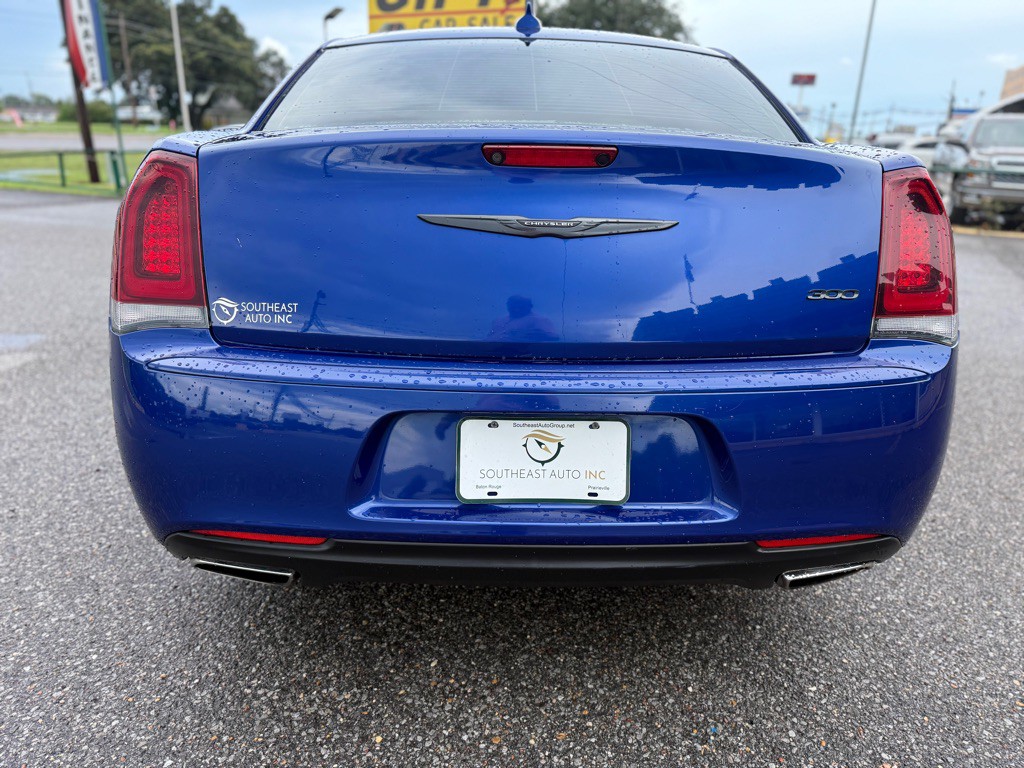 2020 Chrysler 300 Image 6