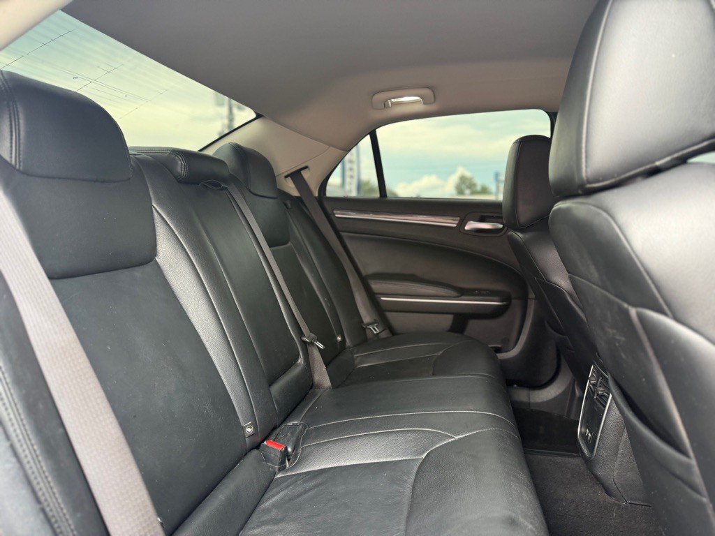 2020 Chrysler 300 Image 15