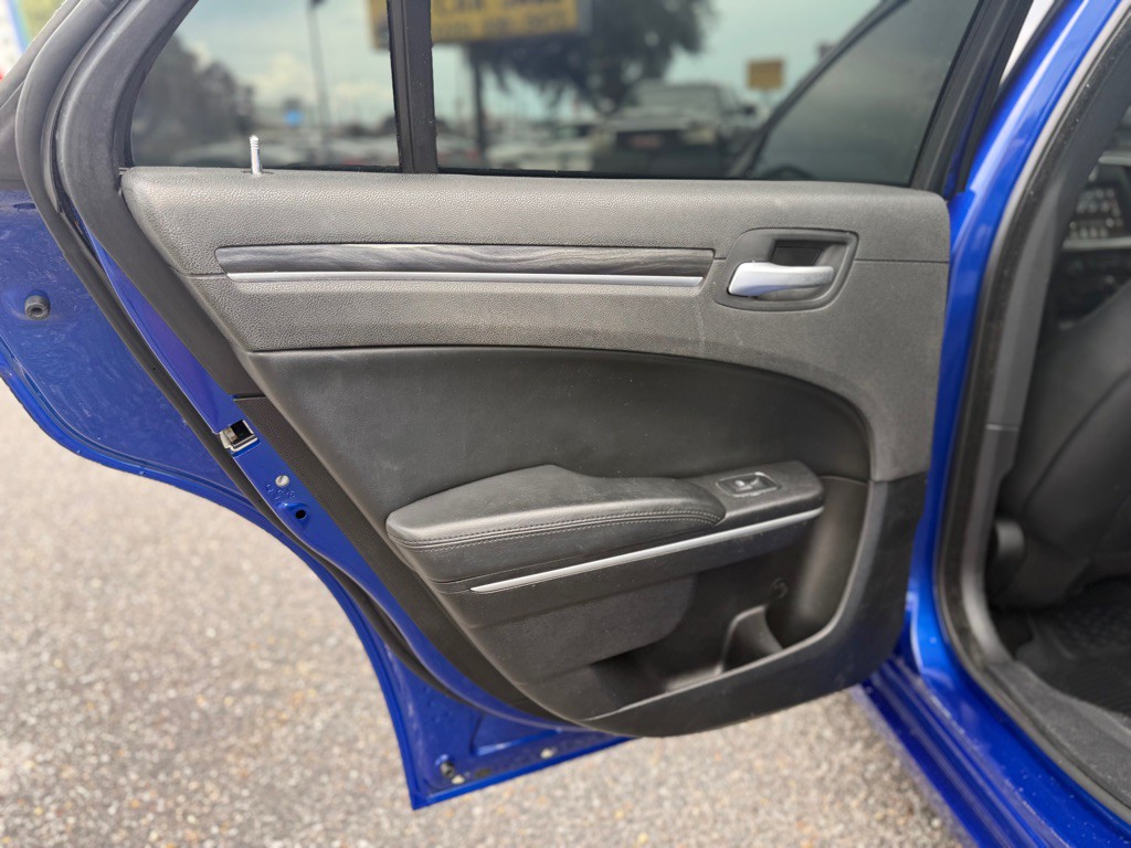 2020 Chrysler 300 Image 19