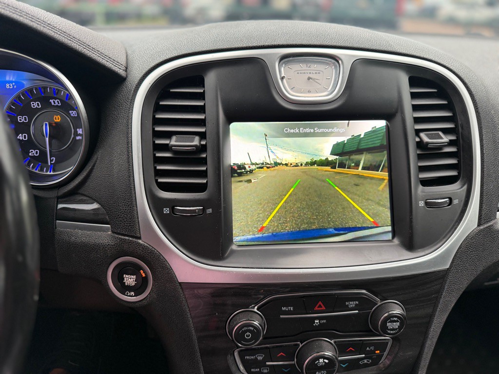 2020 Chrysler 300 Image 24