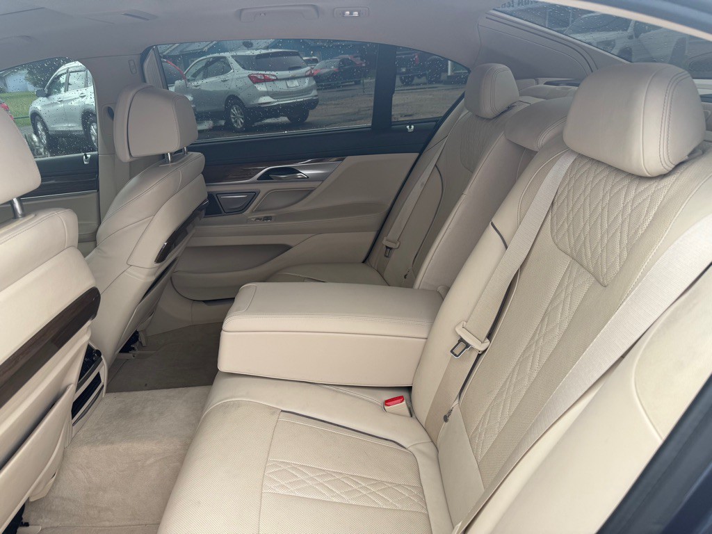 2016 BMW 7 Series Image 10