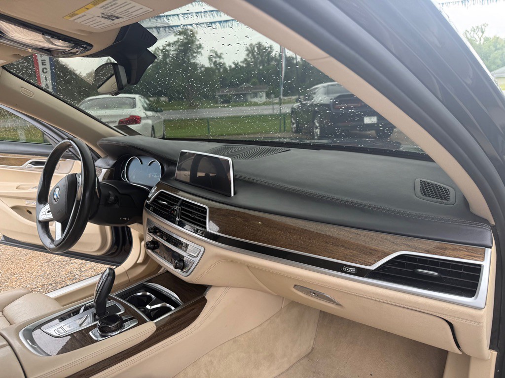 2016 BMW 7 Series Image 11