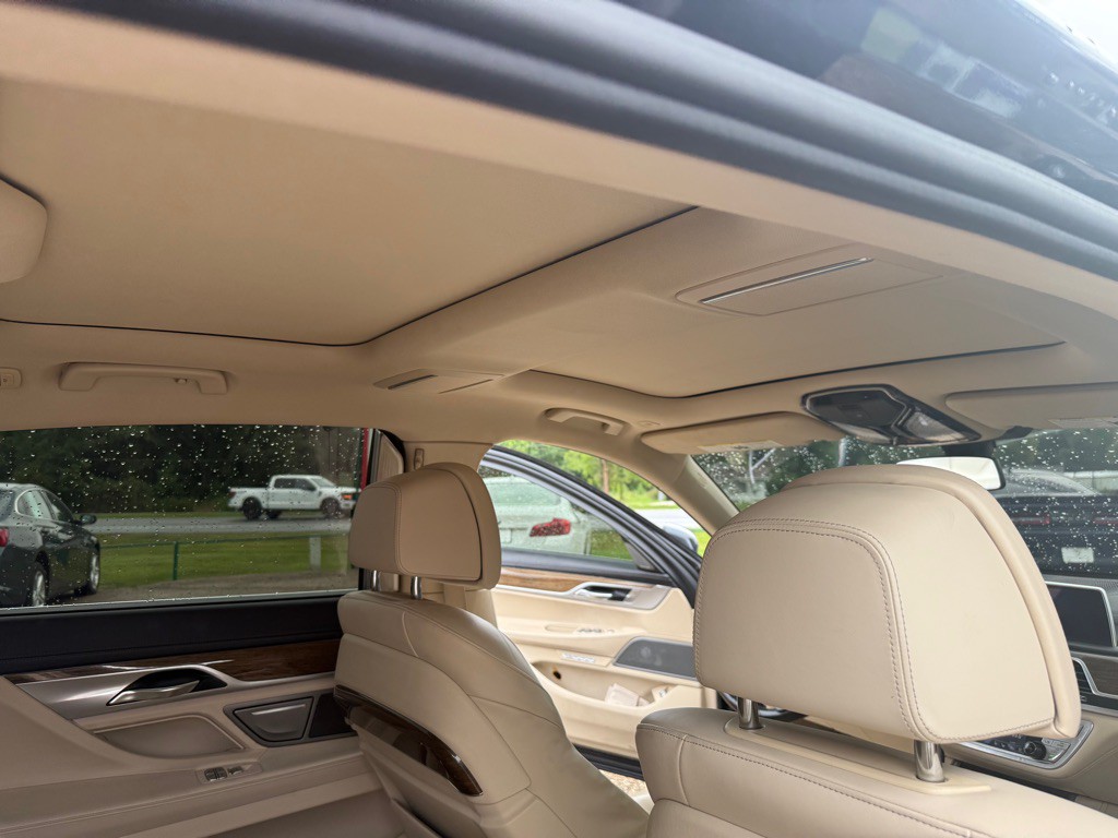 2016 BMW 7 Series Image 13