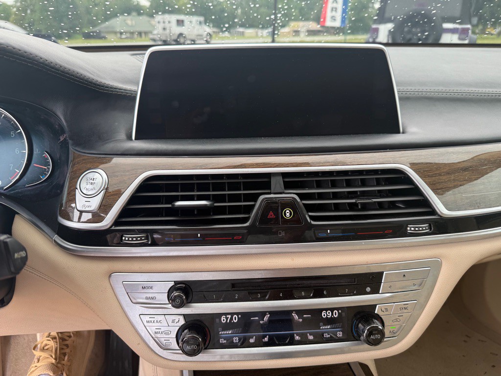 2016 BMW 7 Series Image 14
