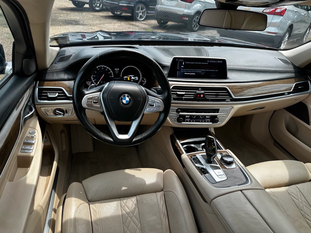 2016 BMW 7 Series Image 26
