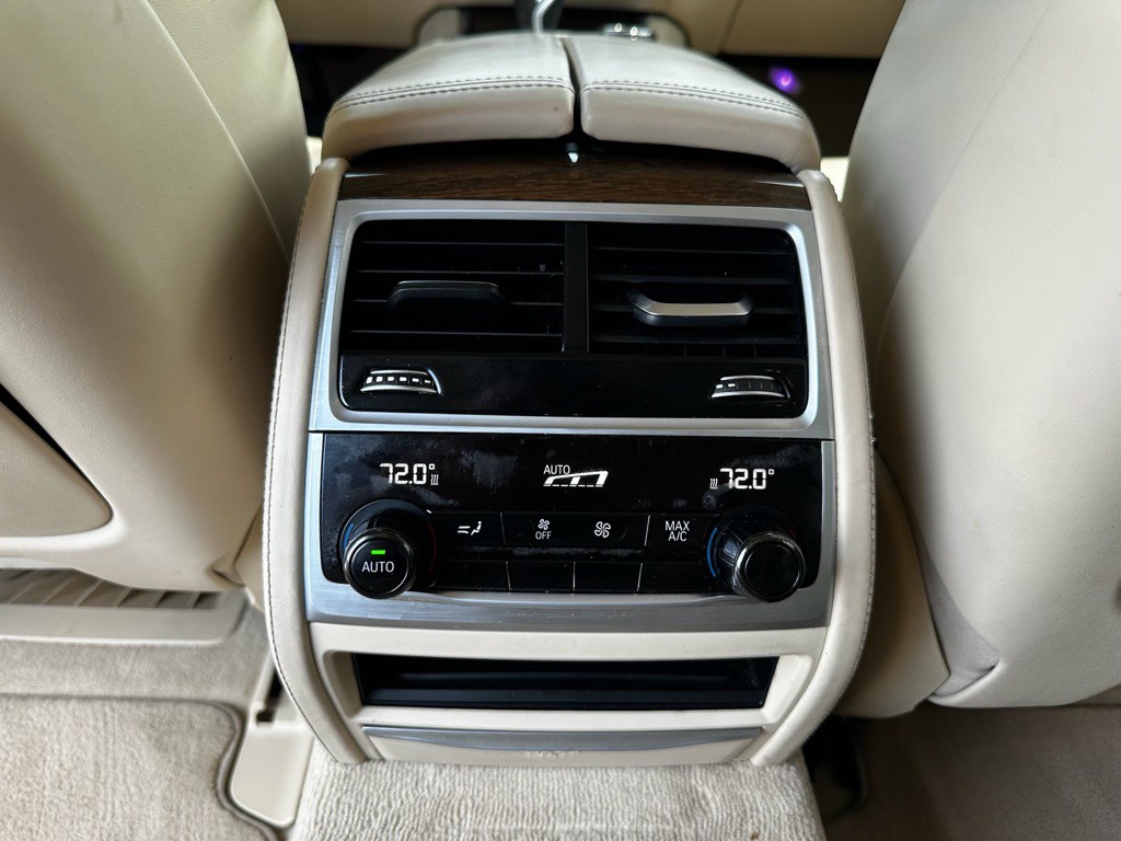 2016 BMW 7 Series Image 28