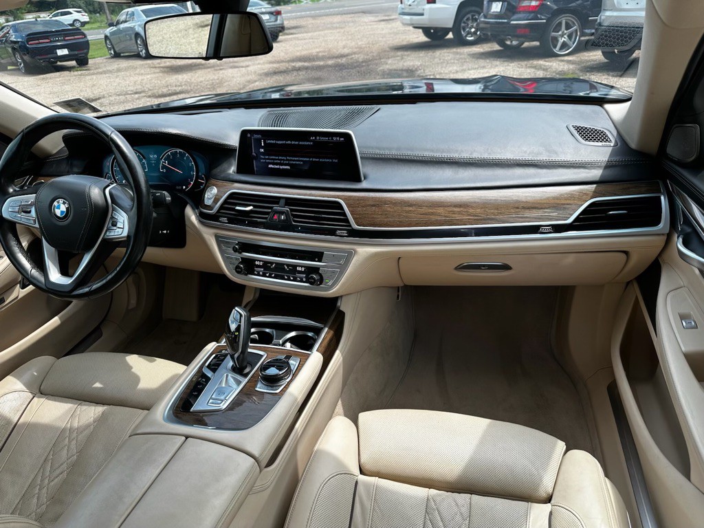 2016 BMW 7 Series Image 30