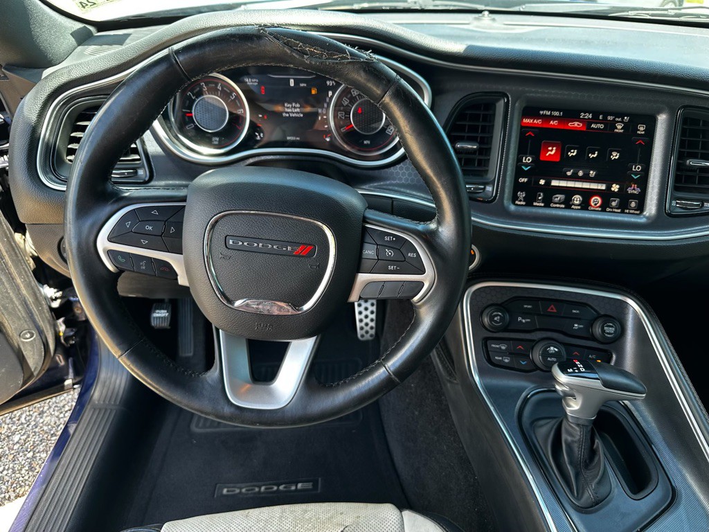 2015 Dodge Challenger Image 11