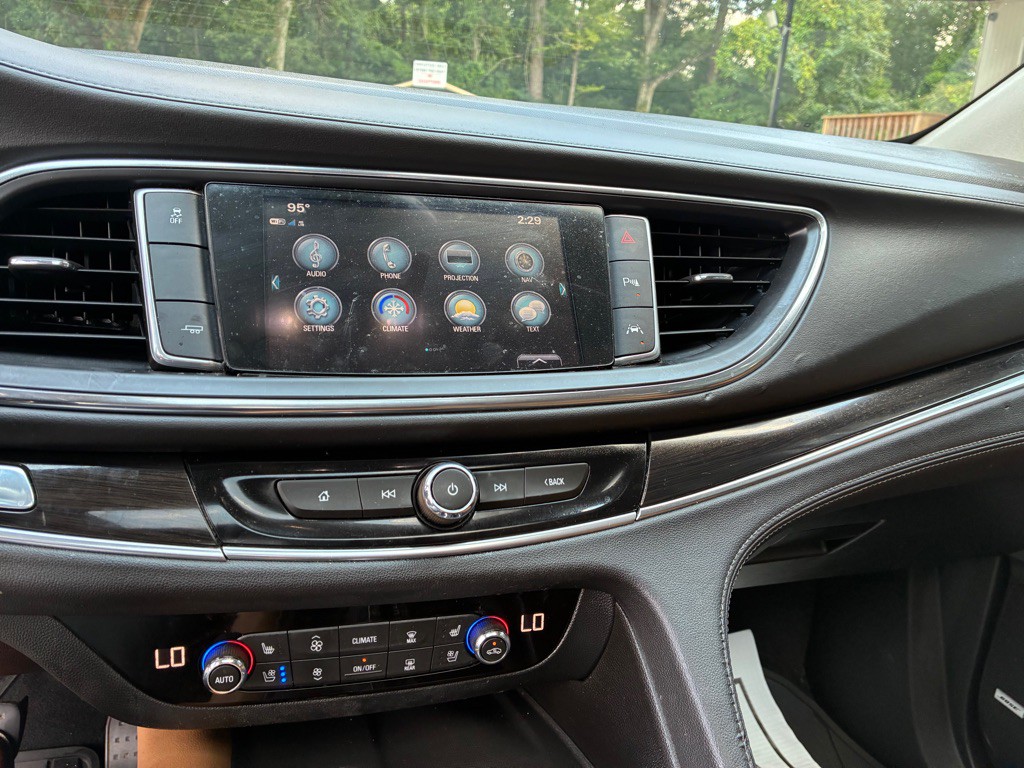 2018 Buick Enclave Image 11