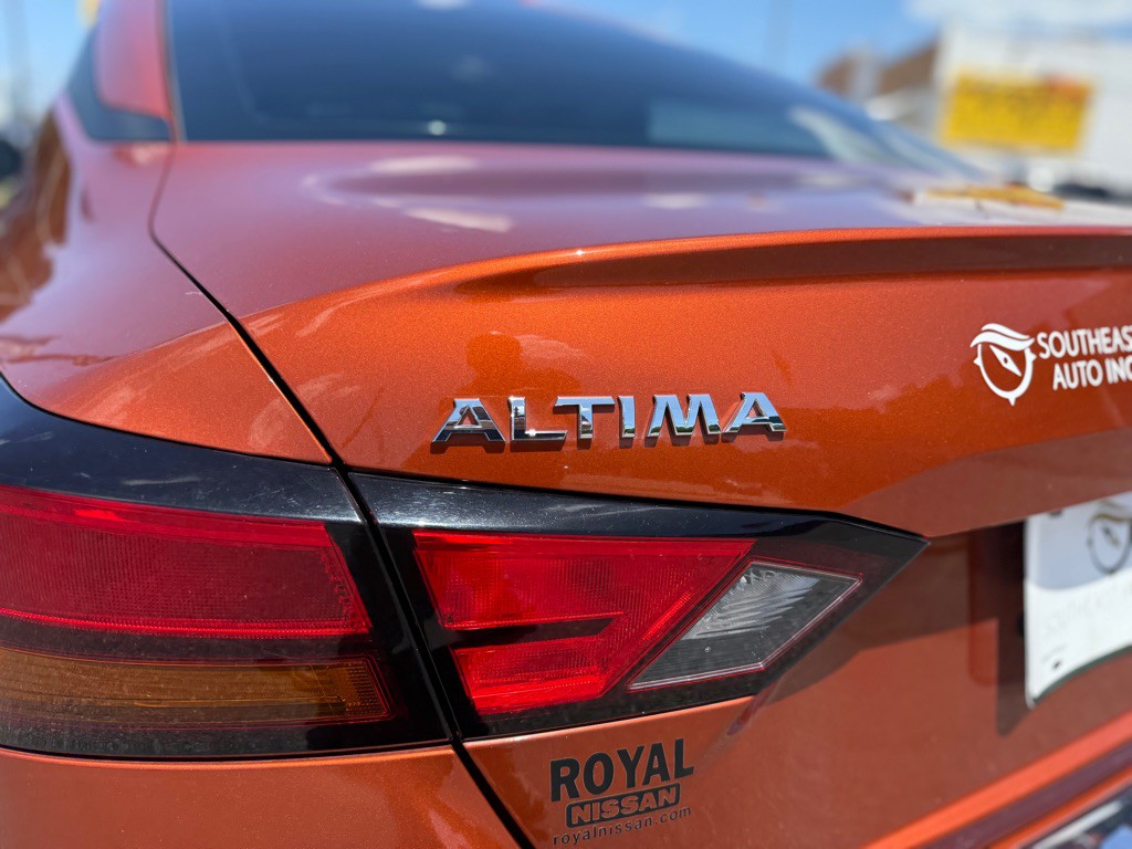 2021 Nissan Altima Image 10