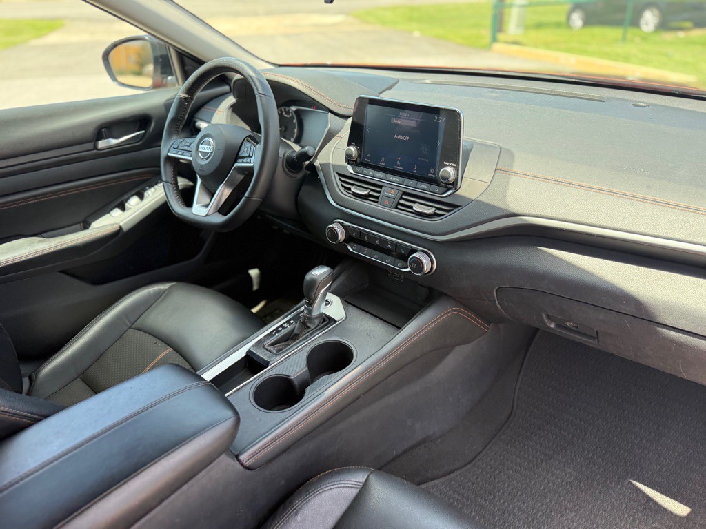 2021 Nissan Altima Image 17
