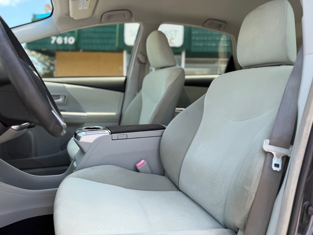 2012 Toyota Prius Image 10