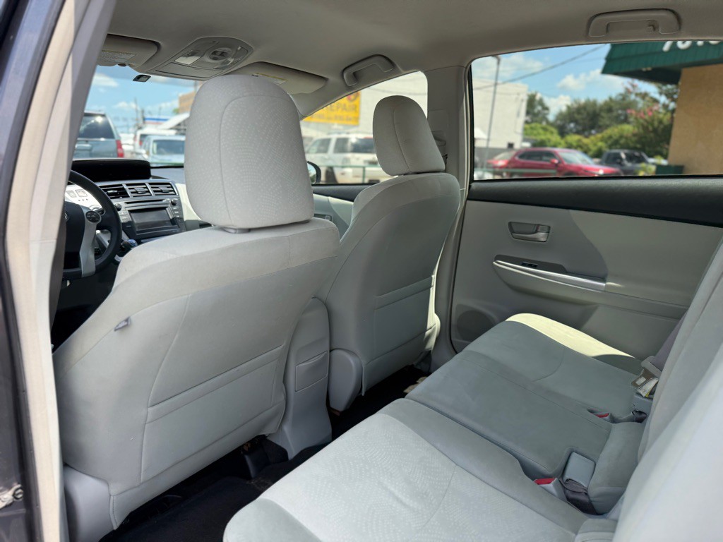 2012 Toyota Prius Image 13