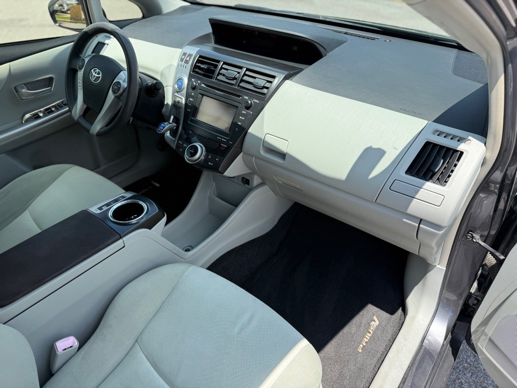 2012 Toyota Prius Image 15