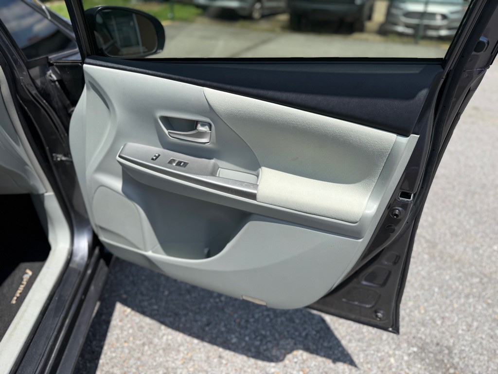 2012 Toyota Prius Image 19