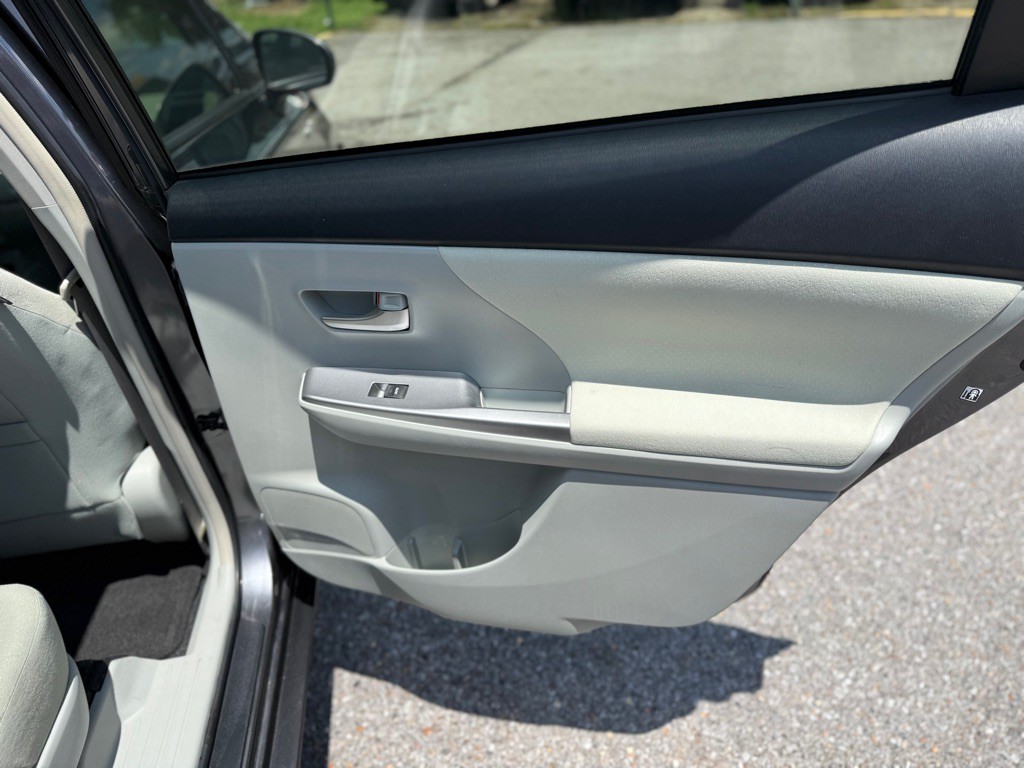 2012 Toyota Prius Image 20