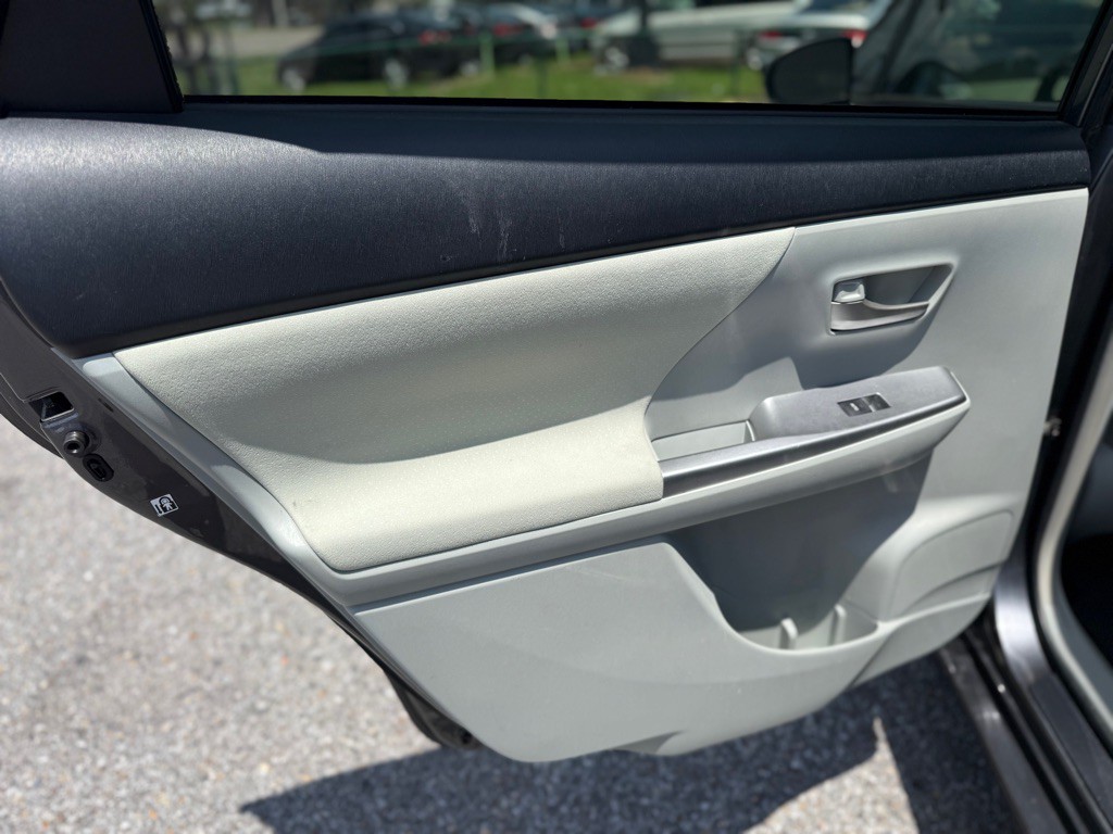 2012 Toyota Prius Image 21