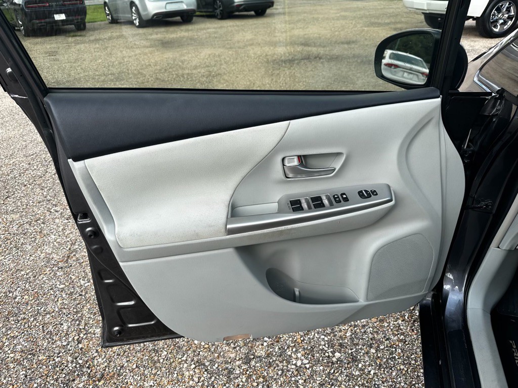 2012 Toyota Prius Image 37