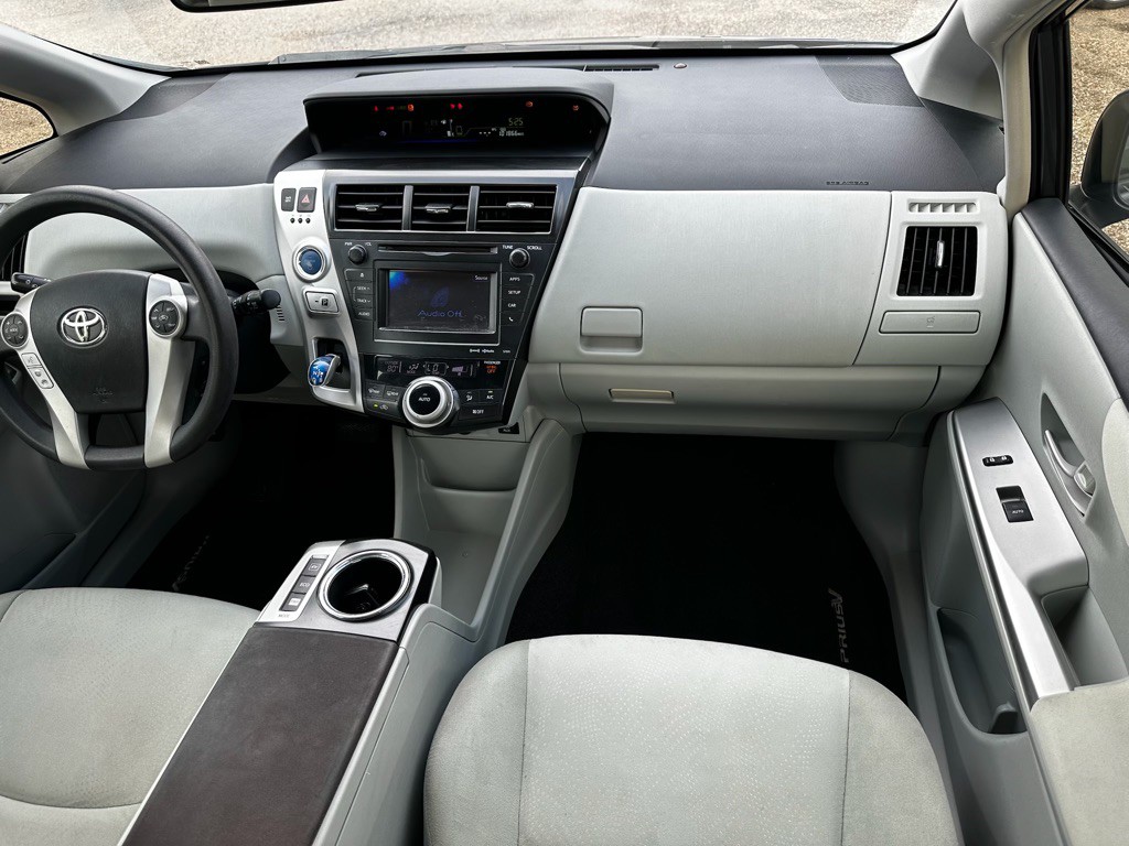 2012 Toyota Prius Image 43