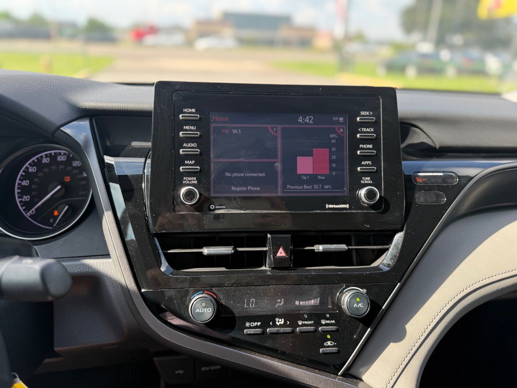2021 Toyota Camry Image 17