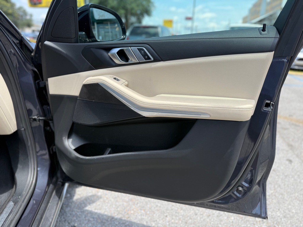 2022 BMW X5 Image 24
