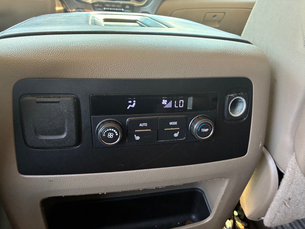 2016 Chevrolet Tahoe Image 18