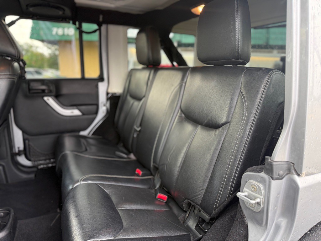 2013 Jeep Wrangler Unlimited Image 11