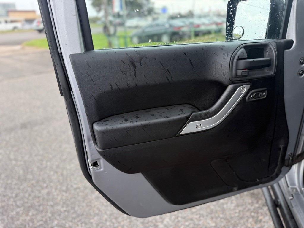 2013 Jeep Wrangler Unlimited Image 21