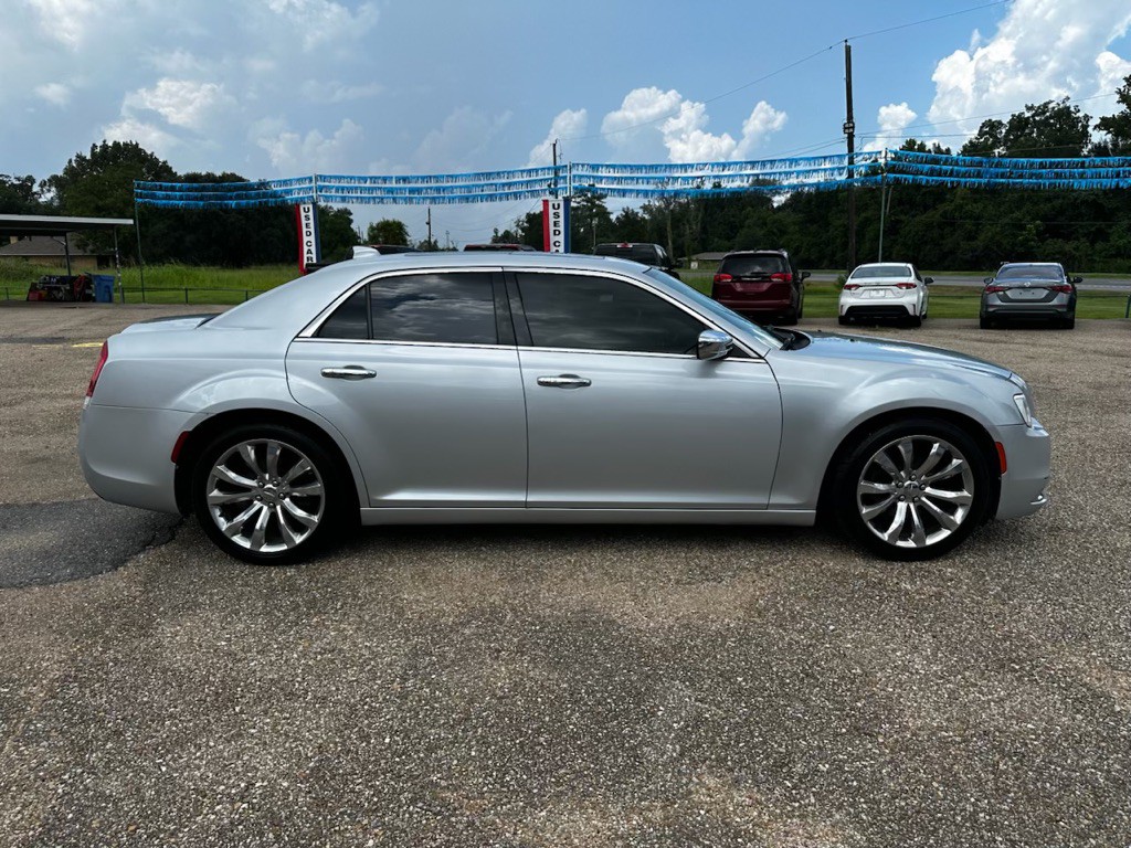 2020 Chrysler 300 Image 4